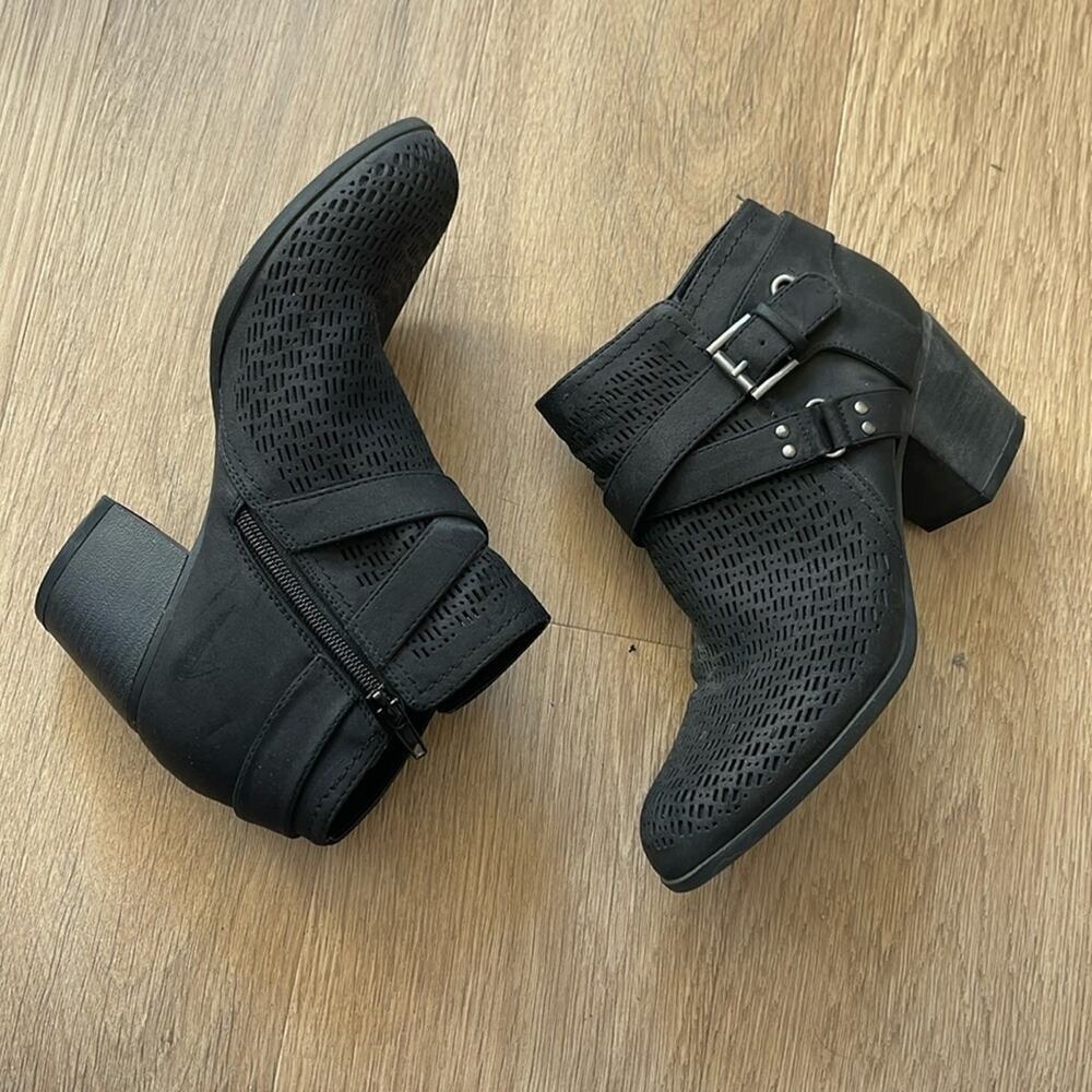 INDIGO RD Black Faux Suede Buckle Detail Heeled Booties Boots Size 7.5